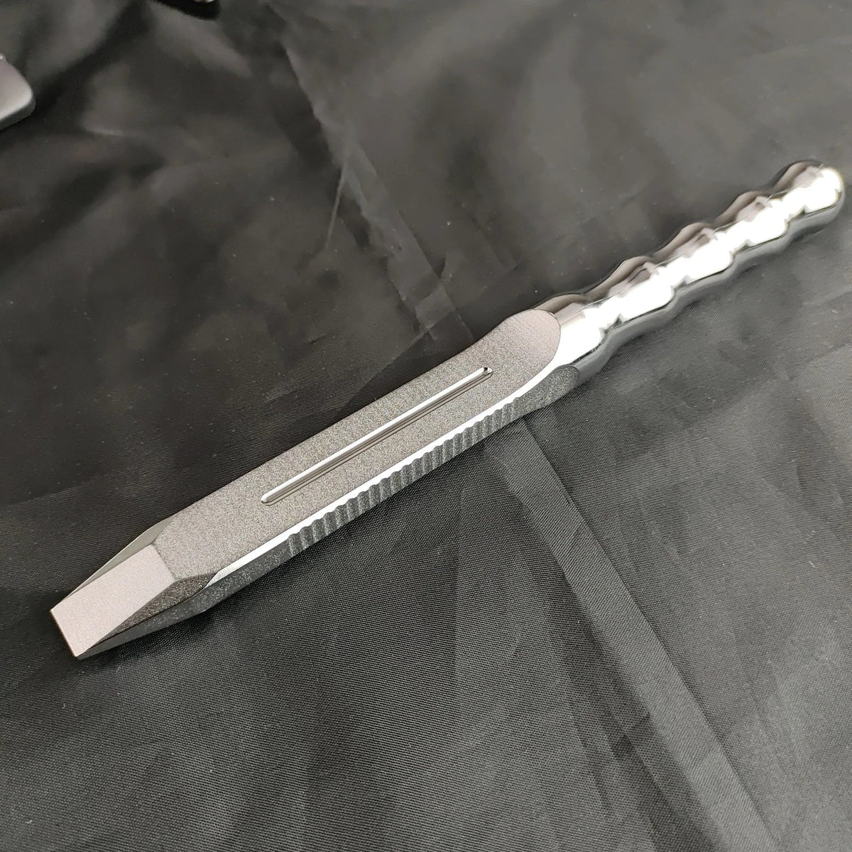 Multifunctional Tactical Bar for Emergency and Everyday Carry Use