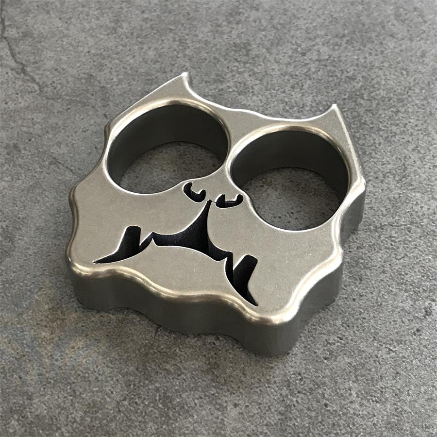 Premium TC21 Titanium Alloy Dog-Shaped Knuckle Duste