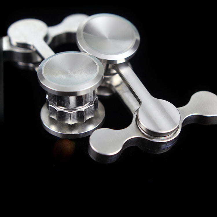 Knuckle Duster with Spinner Feature for Tactical Use