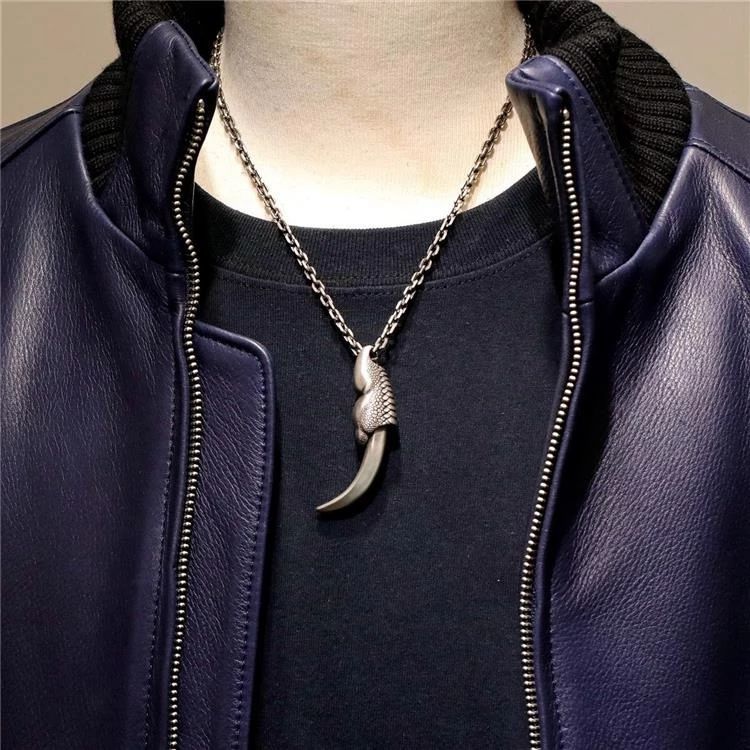 Self Defense Carved Claw Necklace Pendant for Backpack EDC Decoration