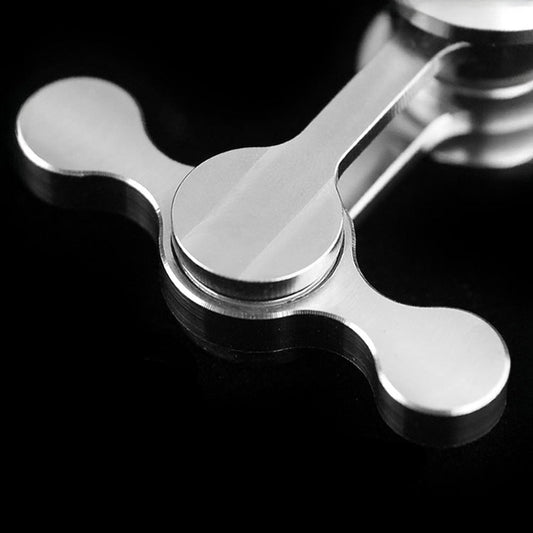 Knuckle Duster with Spinner Feature for Tactical Use