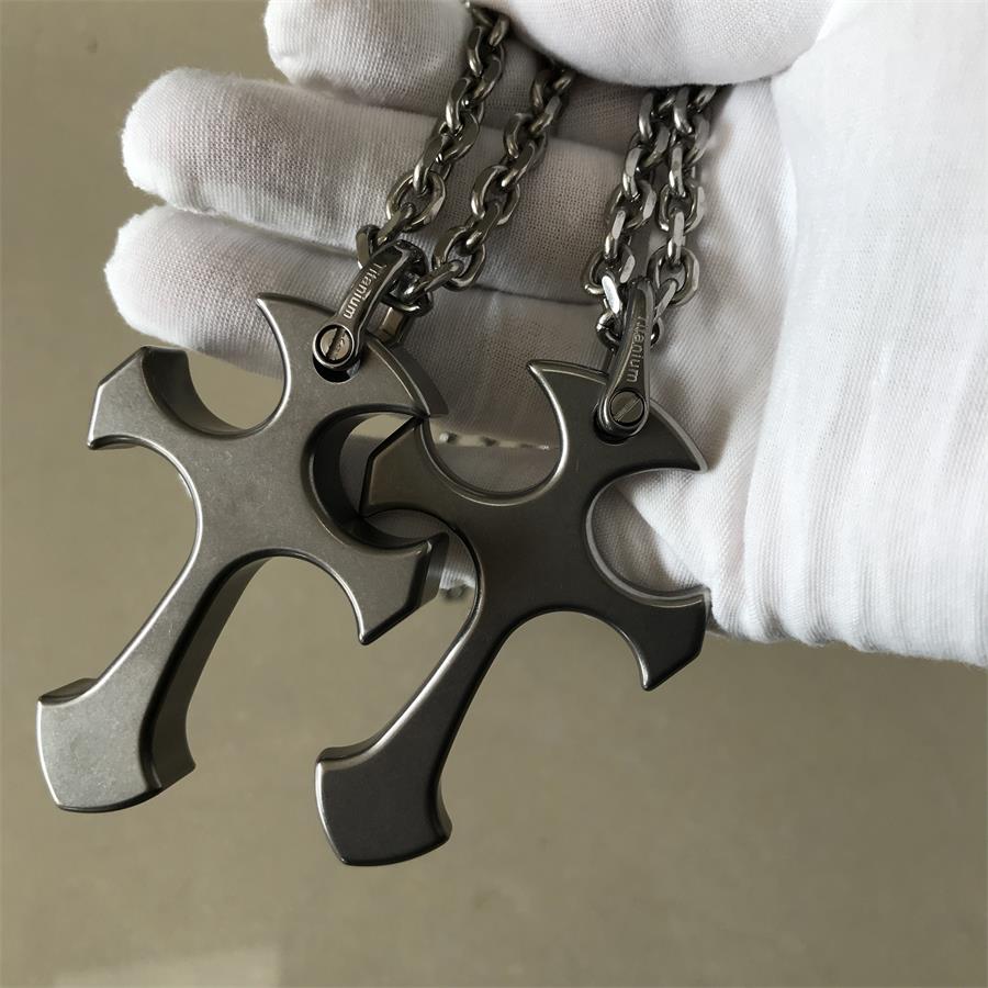 Men's Titanium Alloy Cross Finger Tiger Pendant Necklace for Tactical EDC