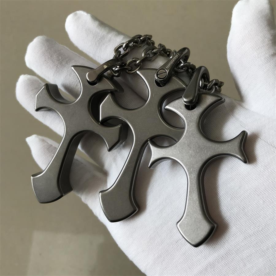 Men's Titanium Alloy Cross Finger Tiger Pendant Necklace for Tactical EDC