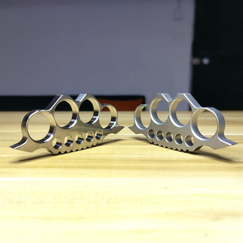 TitanSurvivor Tactical Knuckle Duster for Outdoor Defense