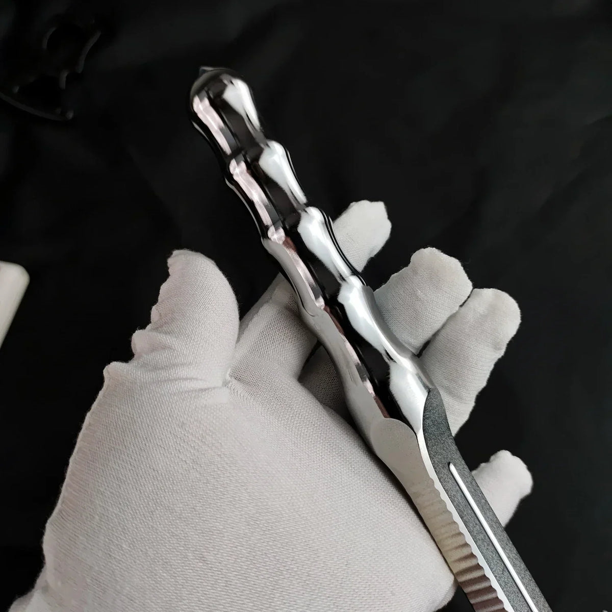 Multifunctional Tactical Bar for Emergency and Everyday Carry Use