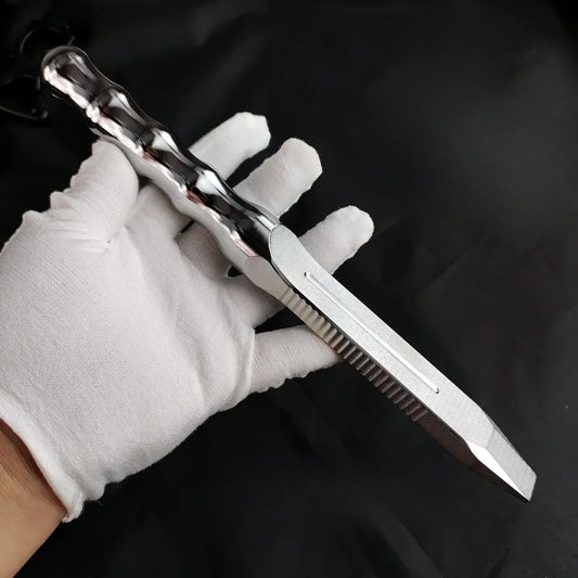 Multifunctional Tactical Bar for Emergency and Everyday Carry Use