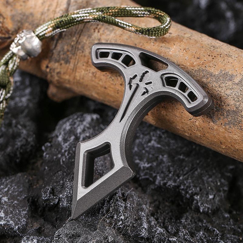 Protective Knuckle Duster for Outdoor Self-defense and Emergency Window Breaking